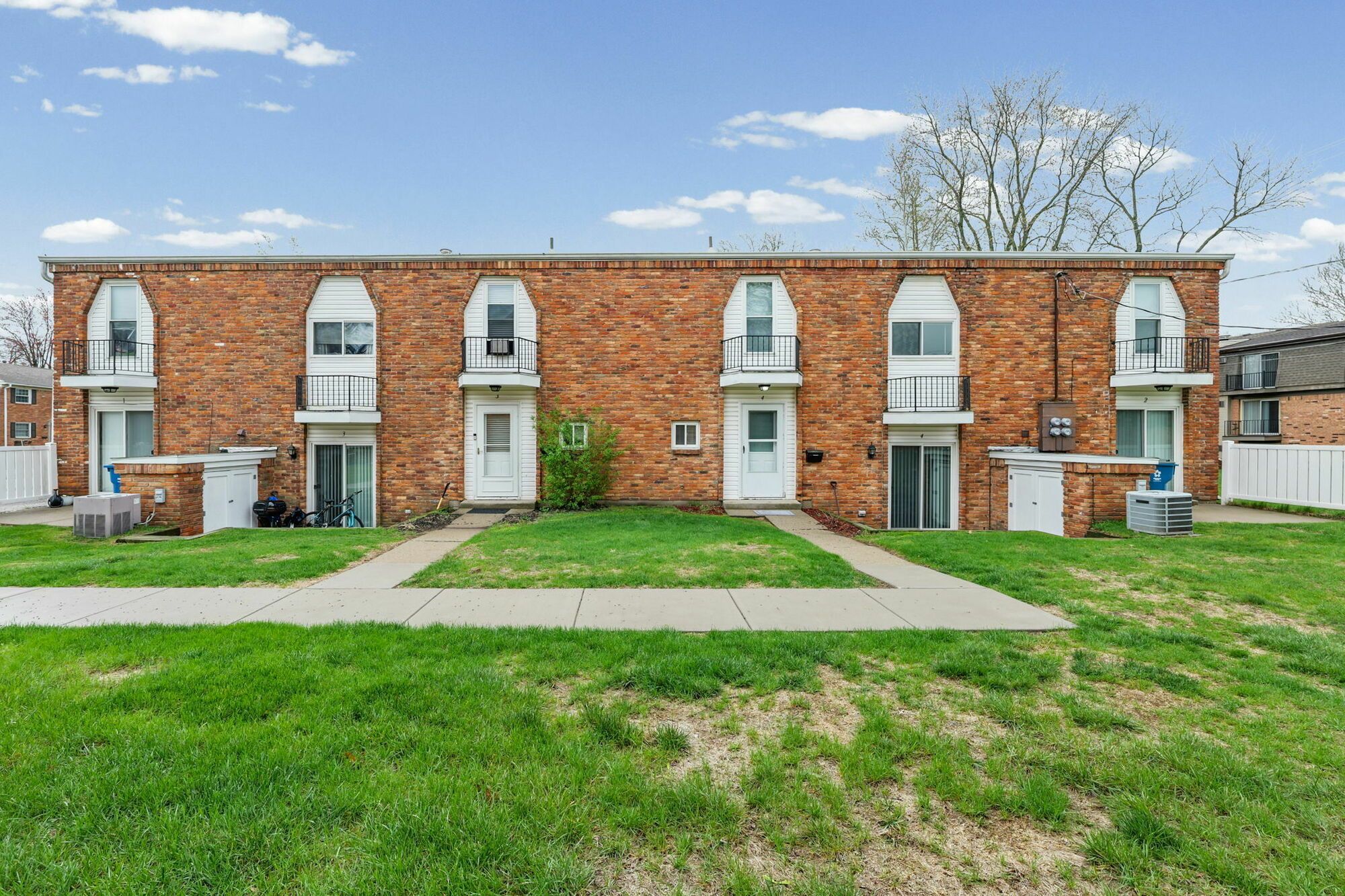 4901 Wickford Dr E, Sylvania, OH 43560