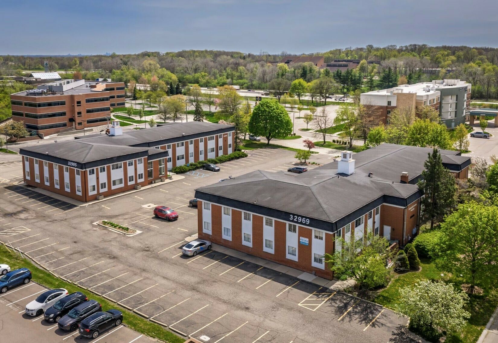 32969 Hamilton Ct, Farmington Hills, MI 48334