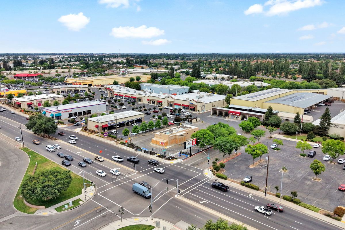 4270 W Shaw Ave, Fresno, CA 93722