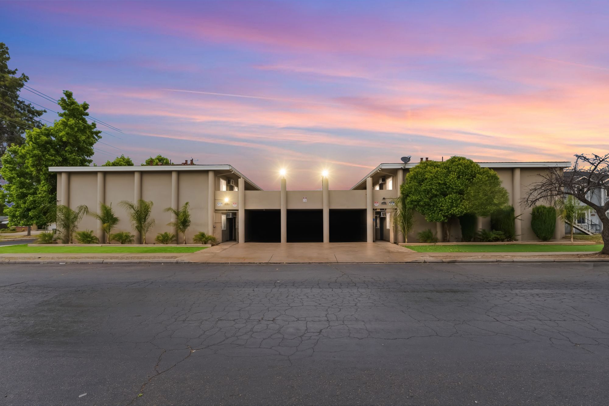 1312 Bulldog Ln, Fresno, CA 93710-7263