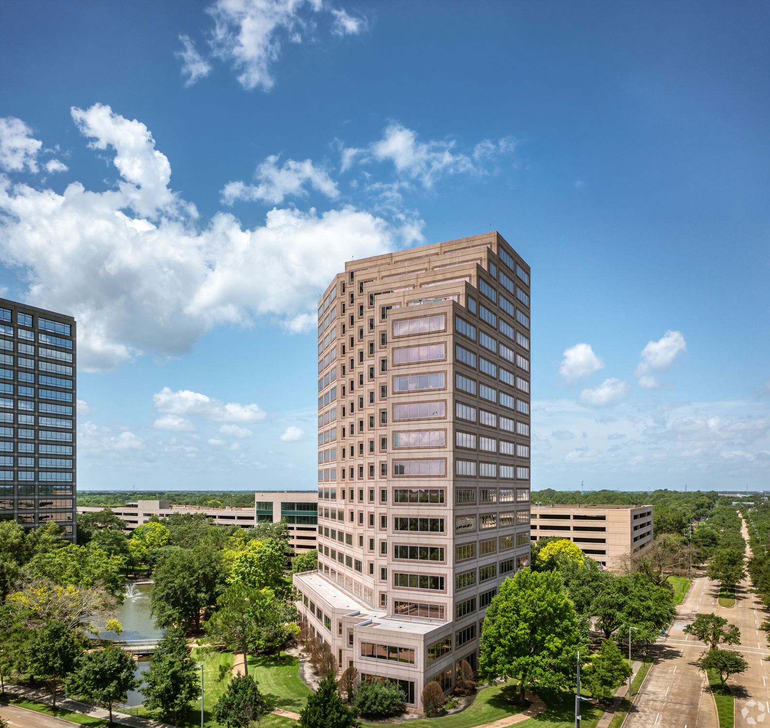 580 Westlake Park Blvd, Houston, TX 77079