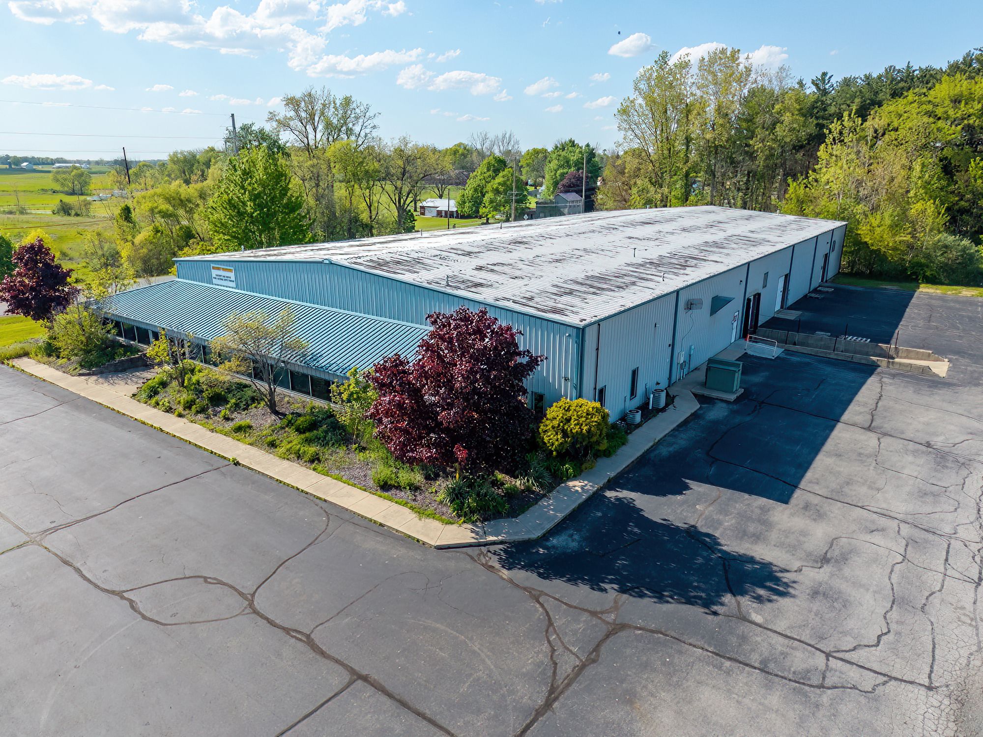 3 Pequignot Dr, Pierceton, IN 46562
