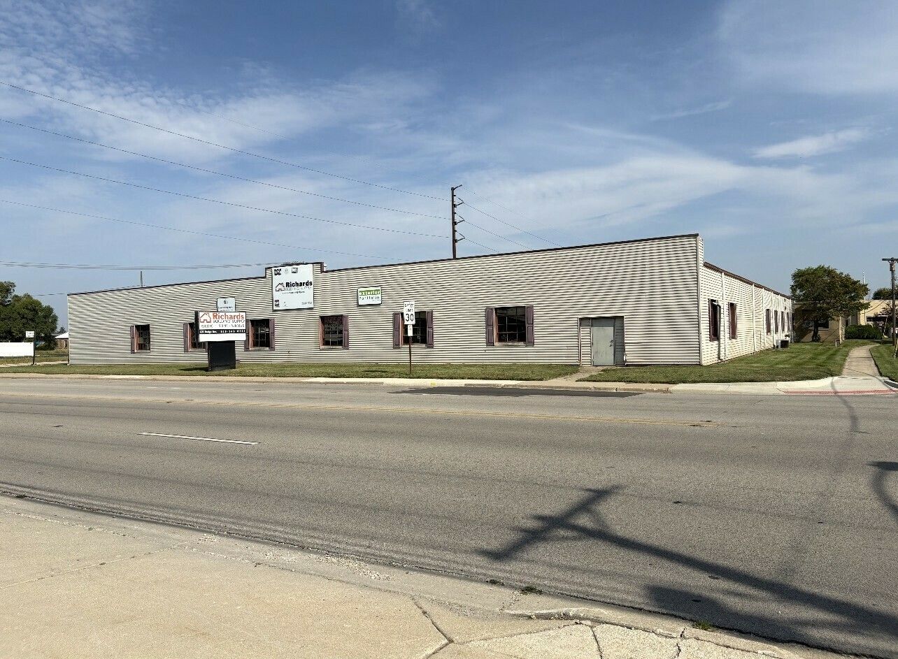 121 Dodge Ave, Dekalb, IL 60115