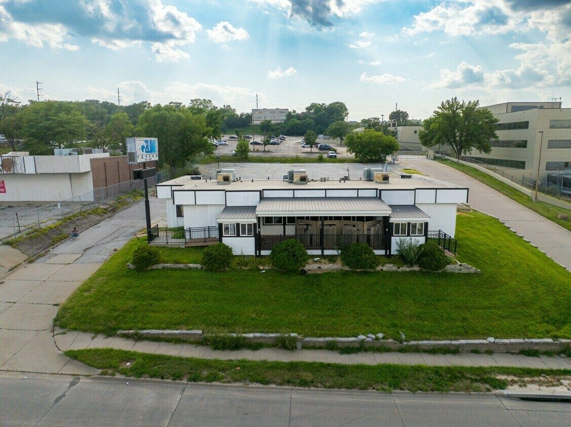 1300 S 72Nd St, Omaha, NE 68124