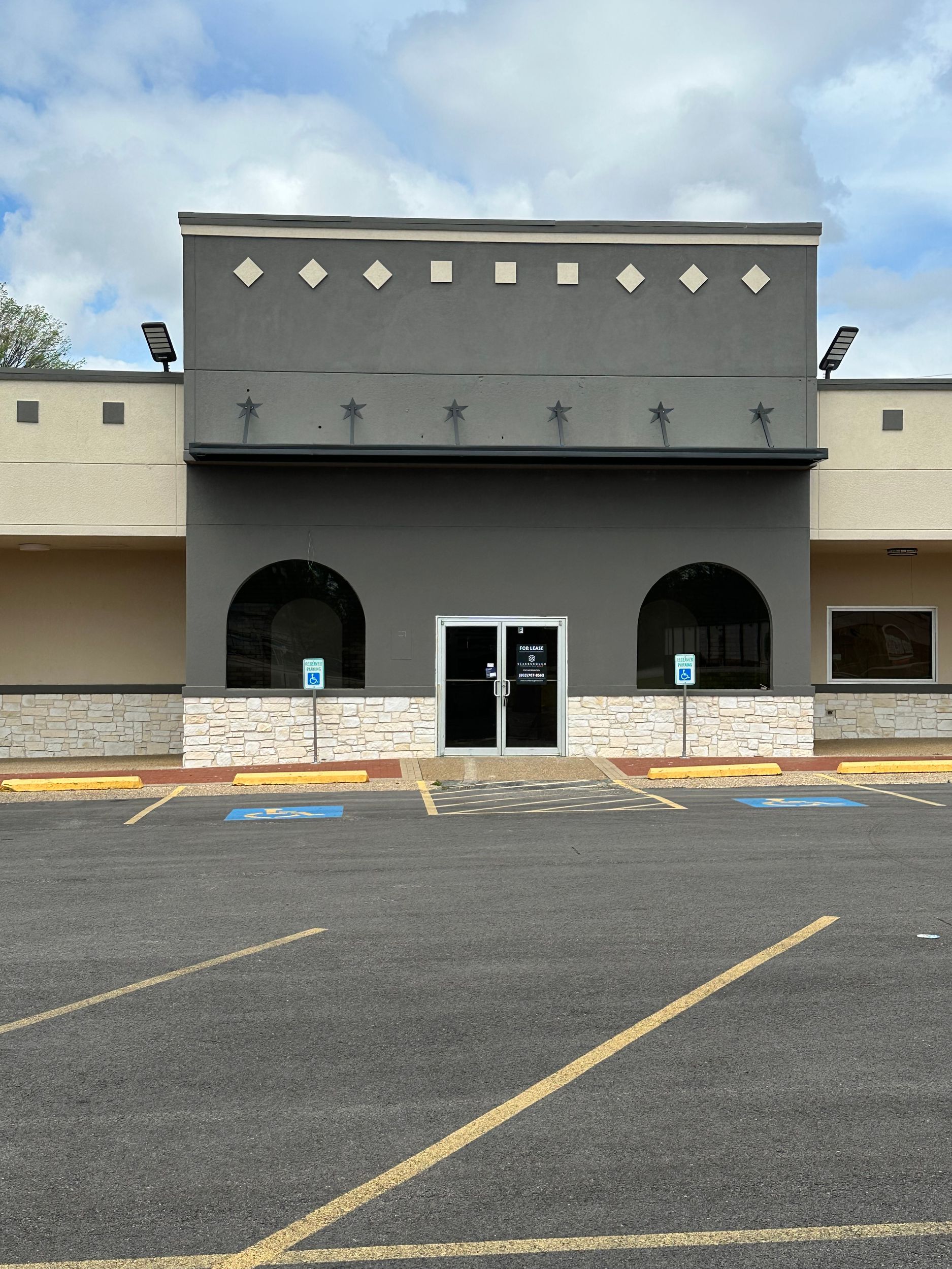 River Oaks Shopping Center Tyler, TX 75701