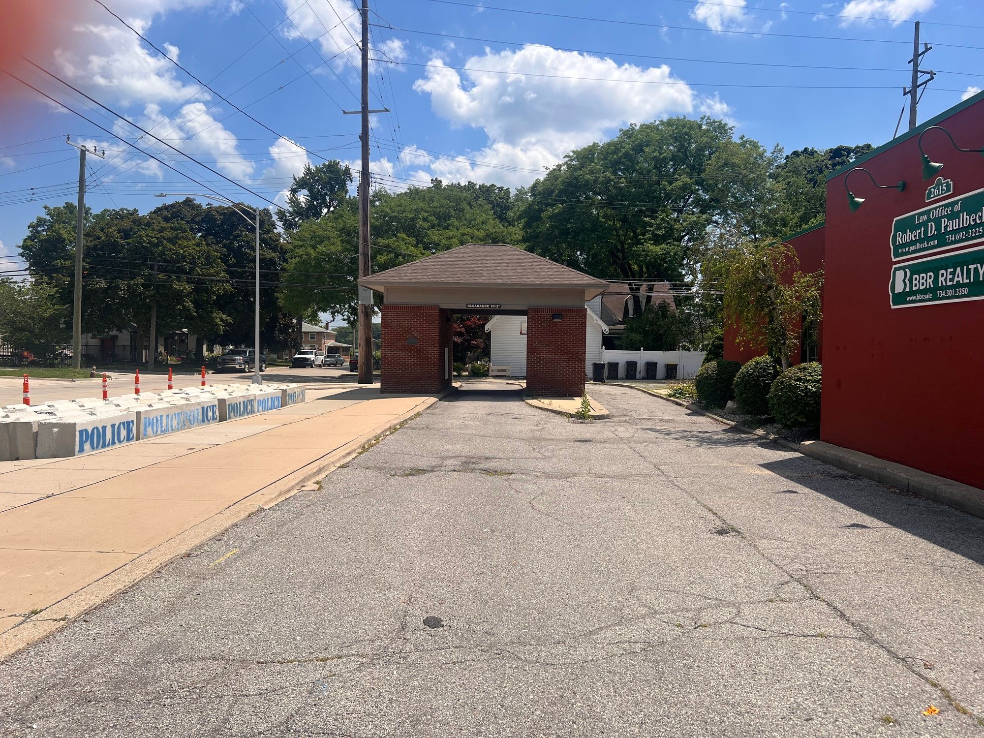 2605 W Jefferson Ave, Trenton, MI 48183