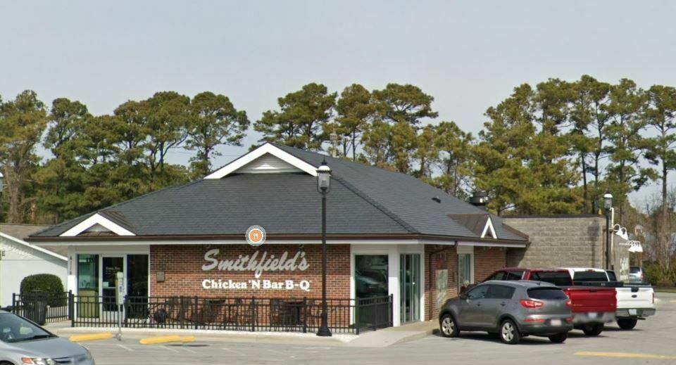 4114 Arendell St, Morehead City, NC 28557