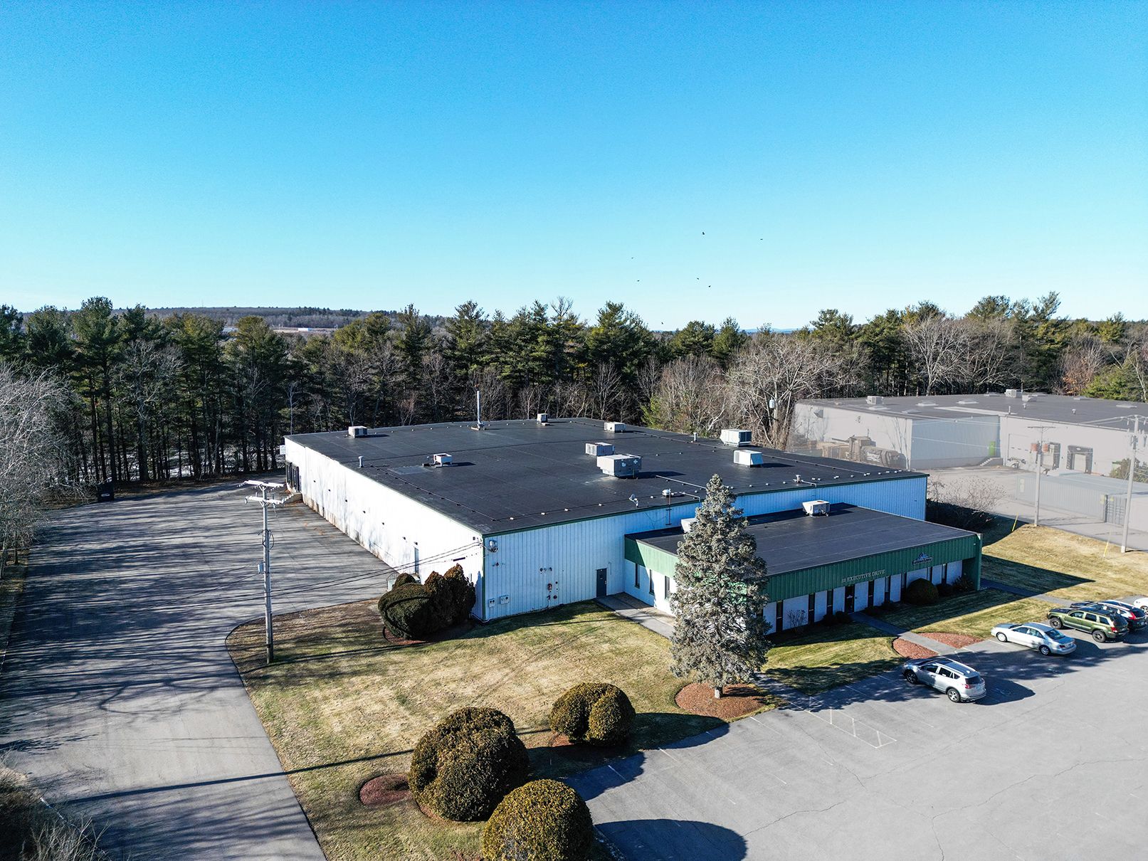 32 Executive Dr, Hudson, NH 03051