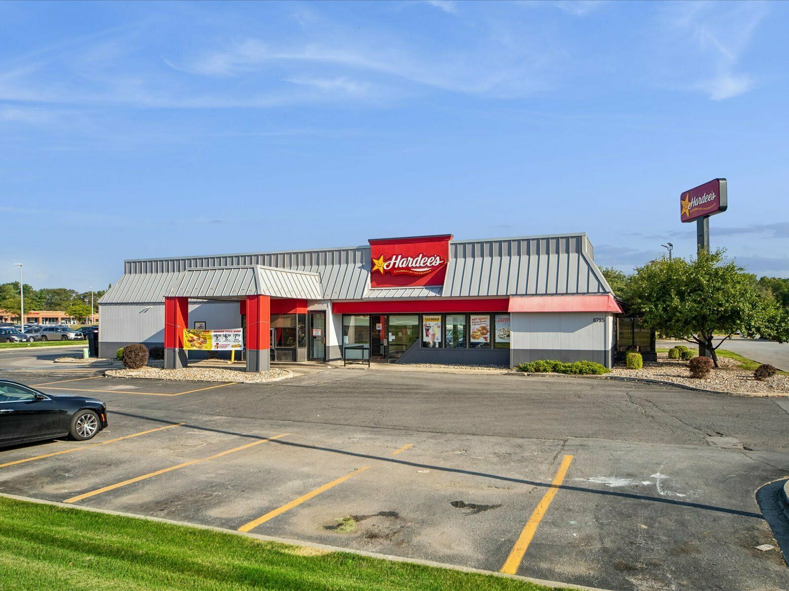 8755 University Ave, Clive, IA 50325