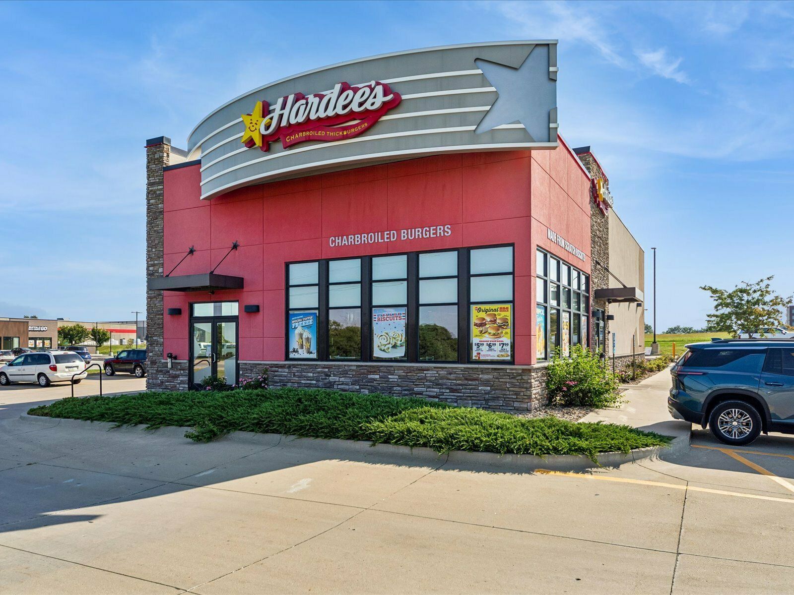 300 E Trail Ridge Ave, Indianola, IA 50125