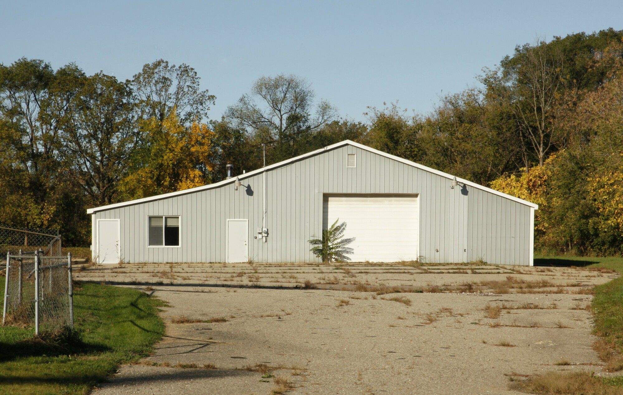 546 Mcmunn St, South Lyon, MI 48178