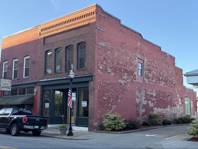 107 W Anderson St, Selma, NC 27576