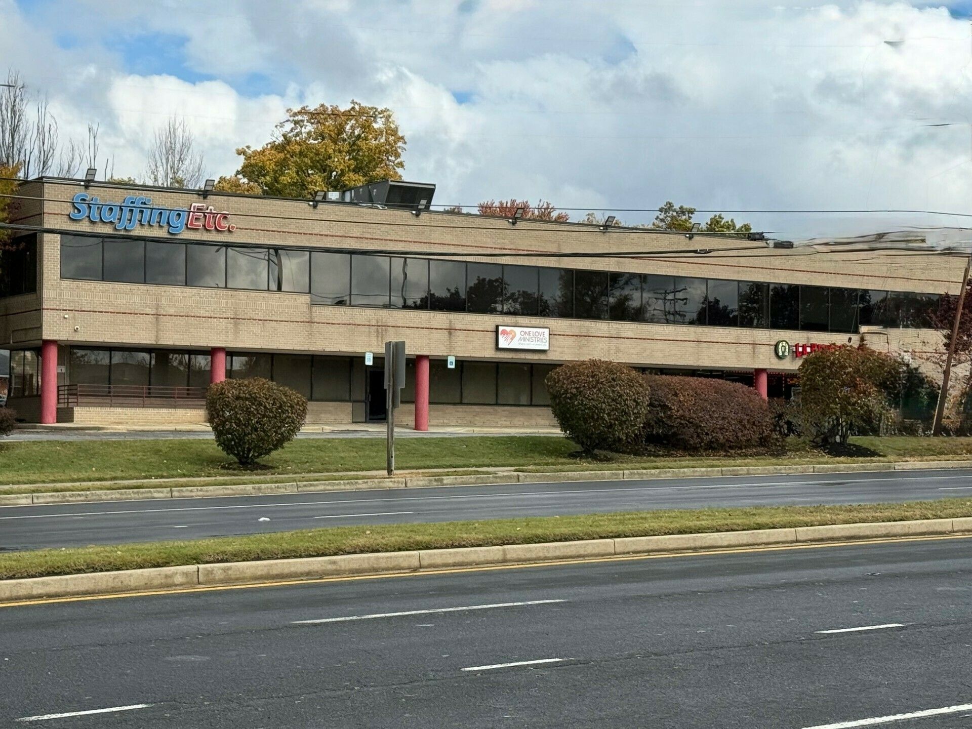 9410 Annapolis Rd, Lanham, MD 20706