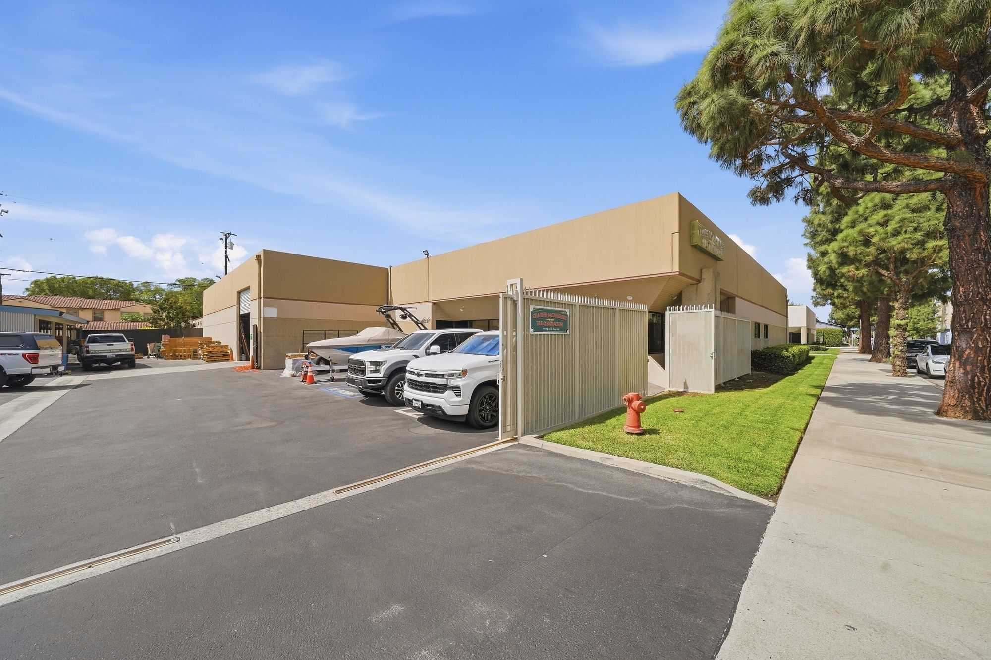 636 Poinsettia St, Santa Ana, CA 92701