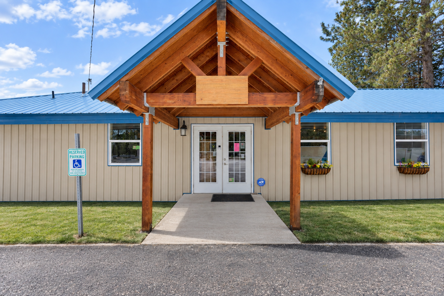 10013 W Charles Rd, Nine Mile Falls, WA 99026