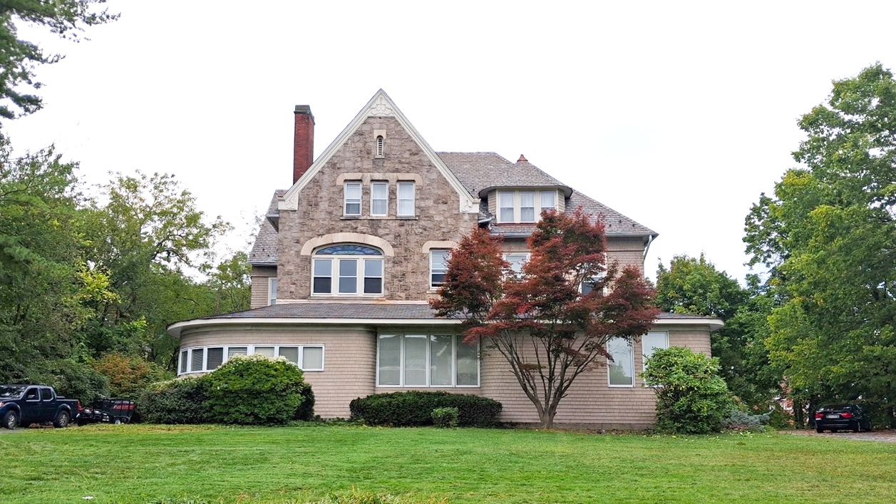 825 Delaware Ave, Fountain Hill, PA 18015