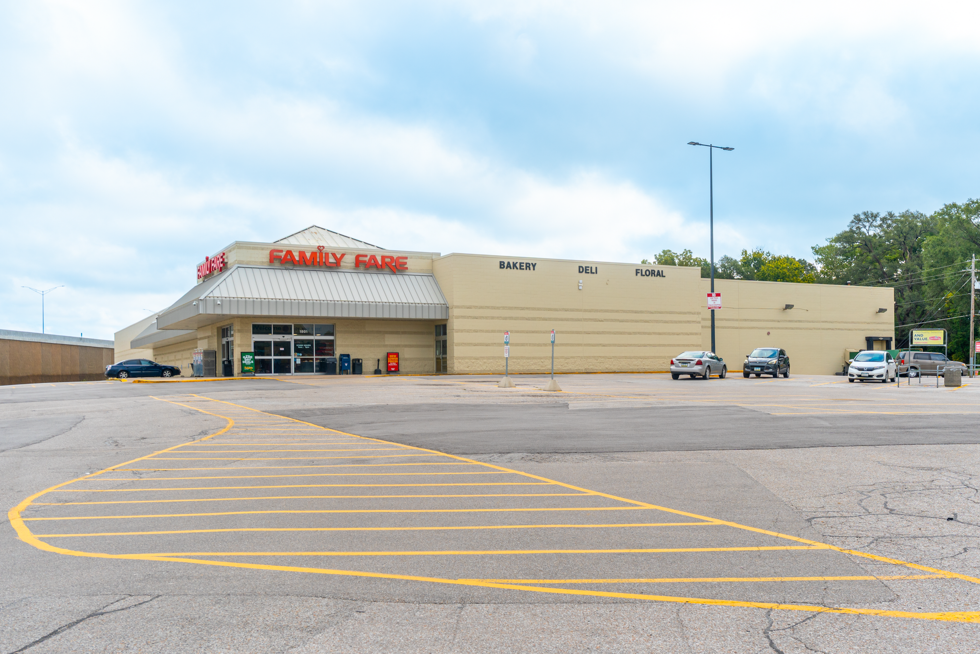 1801 Valley View Dr, Council Bluffs, IA 51503