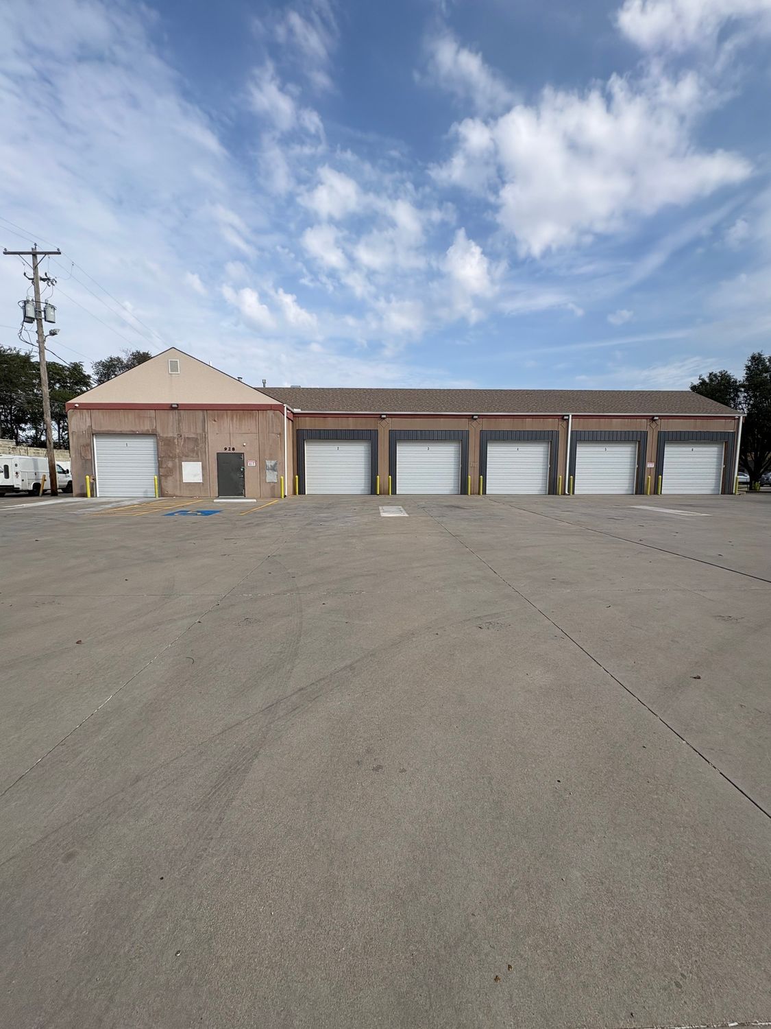 928 E Harry St, Wichita, KS 67211