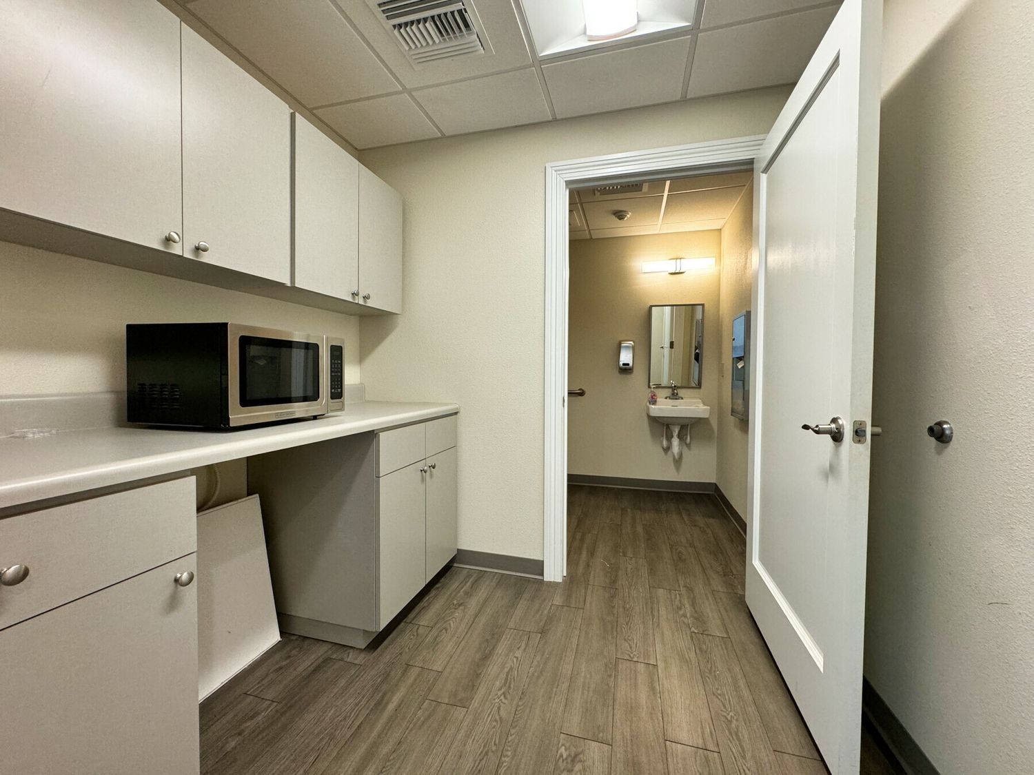 5500 Bee Ridge Road, Suite 201 Sarasota FL 34233