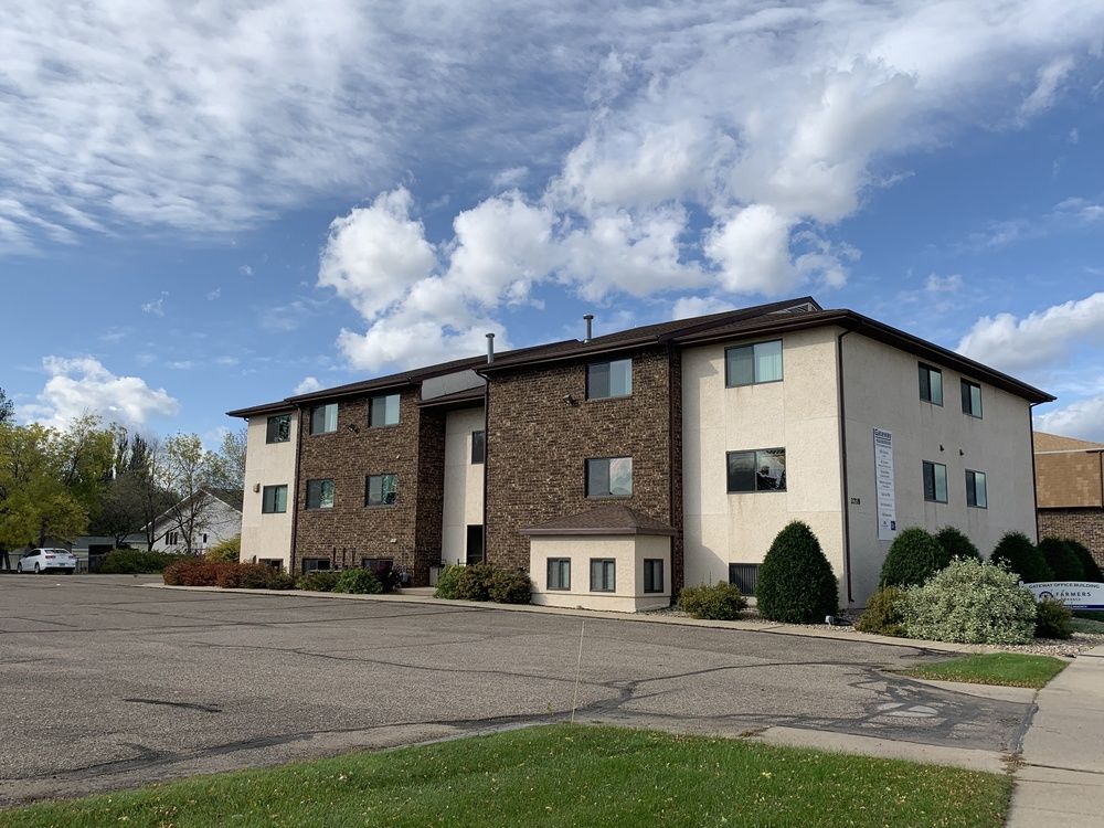 2718 Gateway Ave, Bismarck, ND 58503