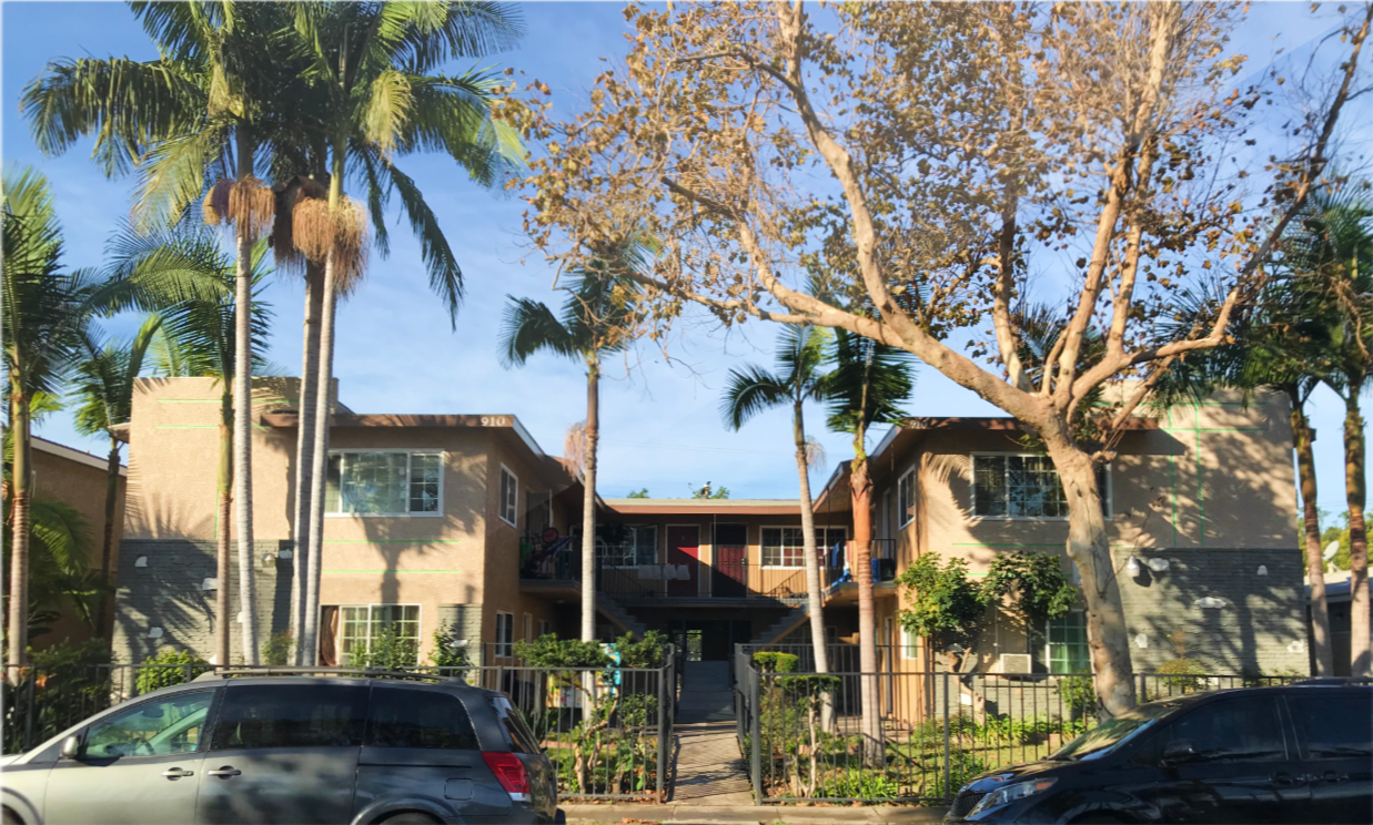 Santa, Santa Ana, CA 92704