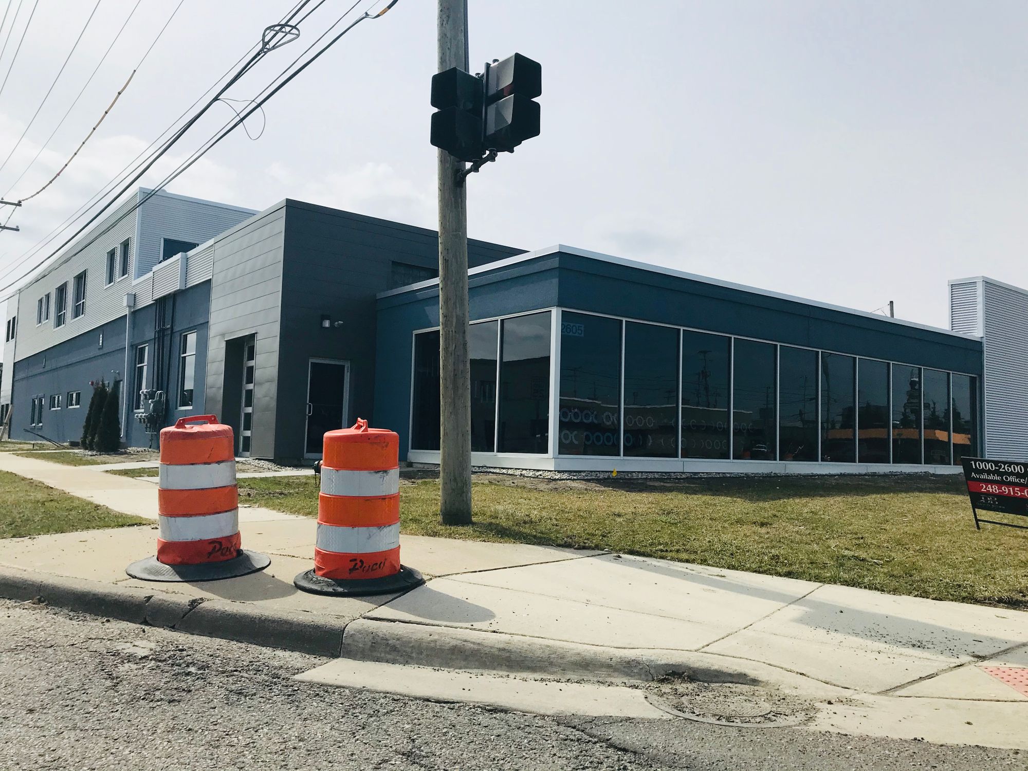 2605 W 14 Mile Rd, Royal Oak, MI 48073