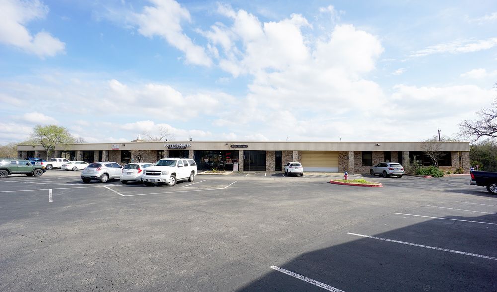 Retail for lease at 2111 Sam Bass Rd, Round Rock, TX, 78681 — photo 3