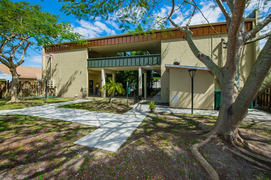 2595 Tamiami Trail Port Charlotte FL 33952