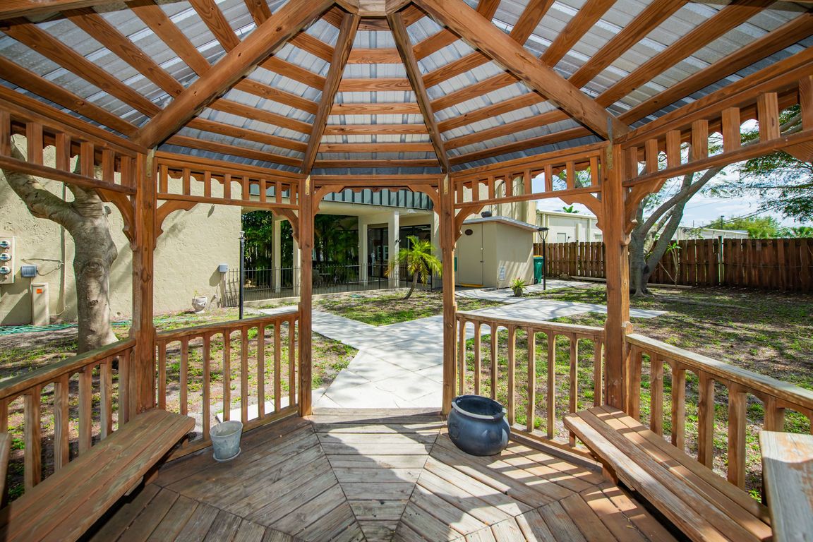 2595 Tamiami Trail Port Charlotte FL 33952