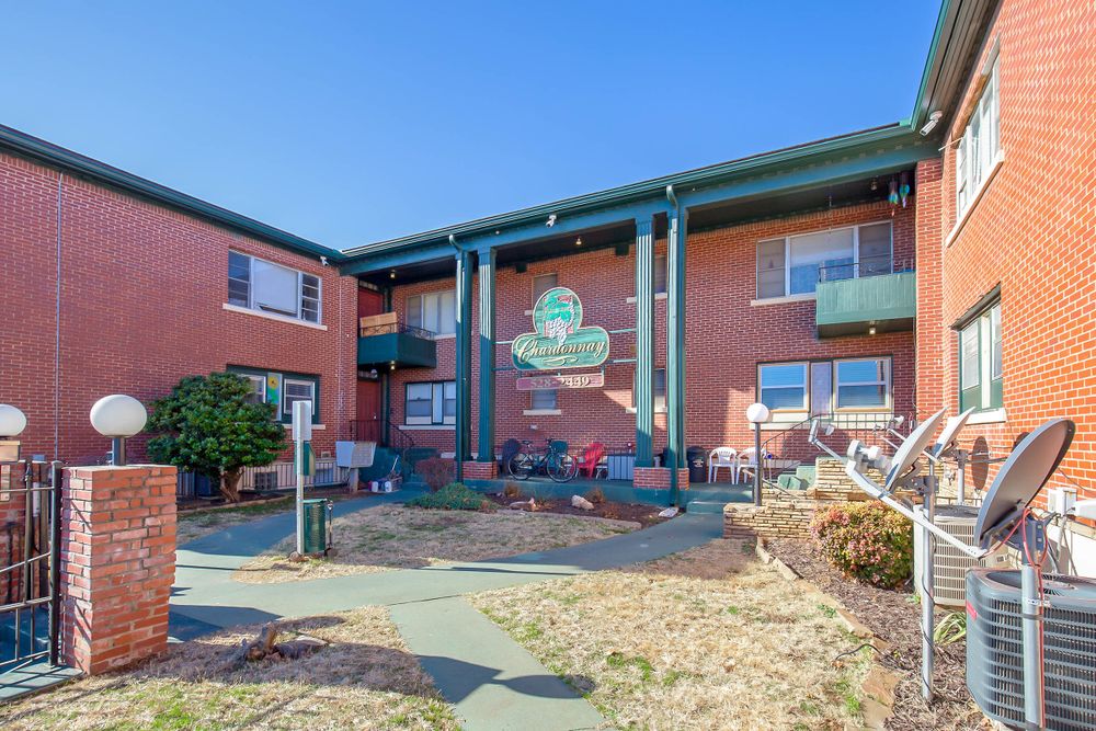 Chardonnay Apartments