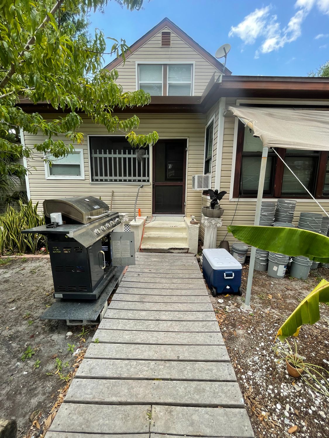 2004 2nd Avenue E. Bradenton FL 34208